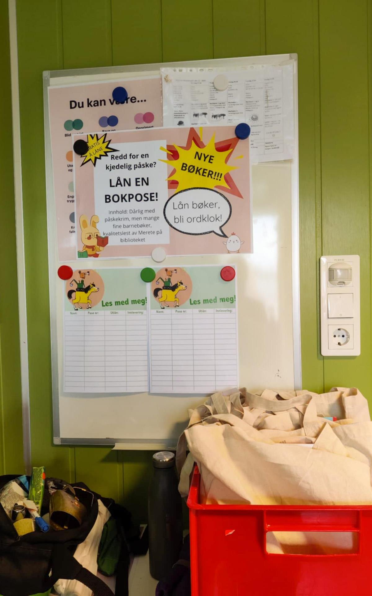 Tavle og tøyvesker. - Klikk for stort bilete