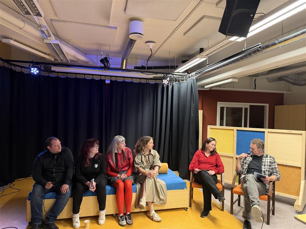 Bilde av ein panlesamtale - Klikk for stort bilete